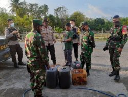 Razia Kios, Petugas Gabungan Temukan Puluhan Botol Miras