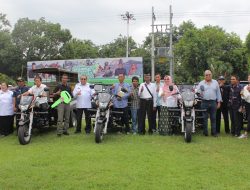 Bupati Serahkan Bantuan Truk dan Motor Roda Tiga Untuk Kelompok Tani    