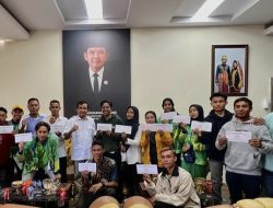 Ketua PTSI Sumbawa Beri Bonus Pelatih dan Atlet Peraih Medali Porprov NTB 2023 