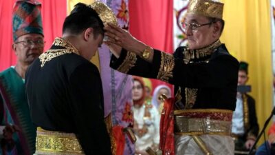 Raihan Omar Resmi Diangkat Jadi Putra Mahkota Kesultanan Sumbawa 